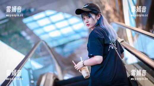 Akisoso秋楚楚 为啥Akisoso秋楚楚的私房照总有一种死库水的风味?