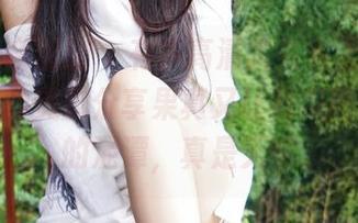 Feilin嗲囡囡 - 有多高清就有多上头，露露小喵的美脚分享果真又让我深陷“腿控”的泥潭，真是无解。