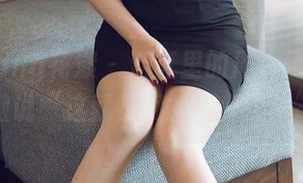 HuaYang花漾 - 浴缸里的周大萌，插个旗徽说“这就是我的湿身美图”？