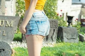 IMiss爱蜜社 - Lavinia肉肉的居家写真：在沙发上优雅地翻滚