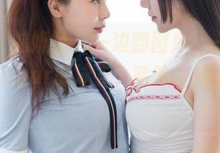 MiStar魅妍社 - 一边翻图库，一边盯着杨晨晨sugar的泳衣，哈哈，她太会玩了！