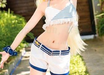作品里的PoppaChan，水手服好像在诉说什么……