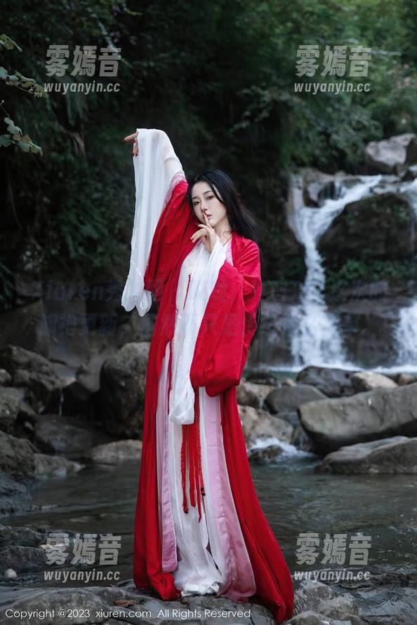 Xiuren秀人网-外科TEL Xiuren秀人网 - 哎哟,外科TEL这次的旗袍更新,居然不只是传统那么简单。