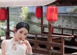 Xiuren秀人网 - 看小夕Kitty的兔女郎图包，真不确定该沉醉于她的姿态，还是她的眼神。