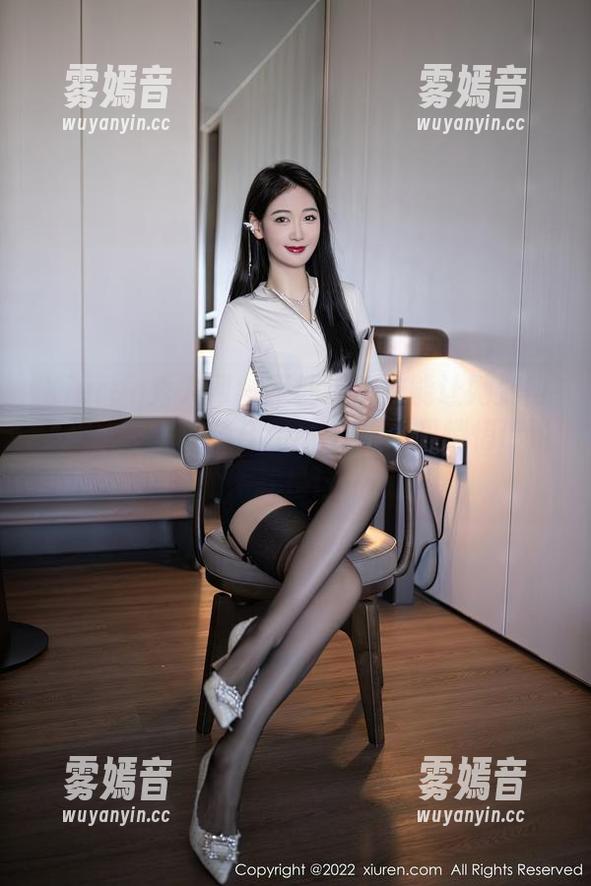Xiuren秀人网 - 不知道皮衣能让她变得多迷人，徐莉芝Booty在原图里悄悄诉说的，就是这一点