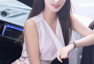 Xiuren秀人网 - 悠悠YOYO的美足图集：小心，脚丫子也能勾人心弦