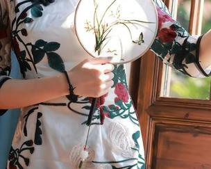 Xiuren秀人网 - 看江真真的写真，似乎有些“秘密”在悄悄暗示？