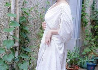 Xiuren秀人网 - 在王乔恩Abby的办公环境中，卑微与风格交融的写真套图