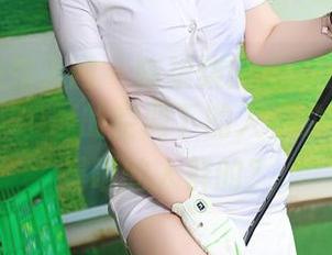 Xiuren秀人网 - 陈柒柒的高清夏天？我在想是给20度的空调下的人看的，还是给暴晒的人群的？