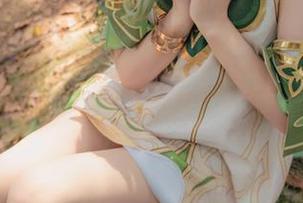 Yiko湿润兔与和服……似乎是那种“合不来”的对撞，然而观看图包，竟然会让我想多想想。