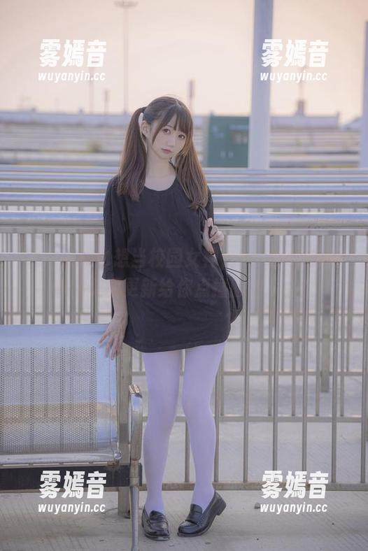 不穿校服也想当校园女神，nagesa魔物喵的美图更新给你点撞脸的机会！