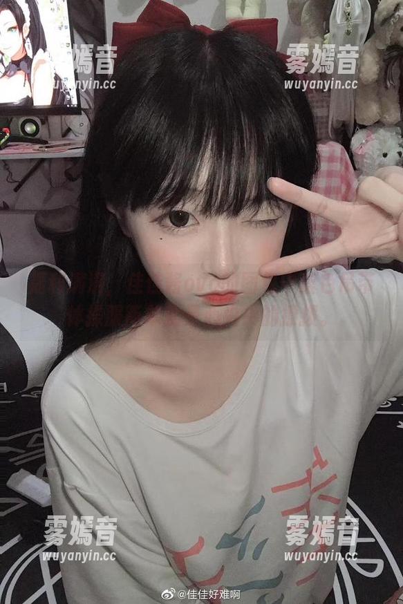 佳佳酱ovo 福利满满,佳佳酱ovo的图包中蓝色吊带体操服简单就是心尖尖的撩拨。