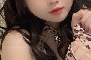 想看依依超级懒的白衬衫？私房写真带你逛逛