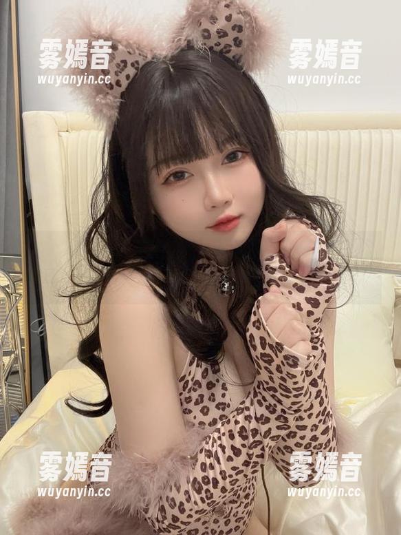 依依超级懒 想看依依超级懒的白衬衫?私房写真带你逛逛