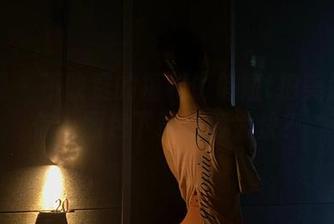 微密圈 - 不收费的福利！俏妞t把美脚送给你，图包下载速度太快？