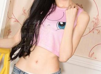 克拉女神 - 孟君图包：放眼红裙，真不知是她的裙子在飞还是她在飞。