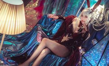 冬马路纱的修女全套写真，有种想要走入教堂又不敢进去的微妙感。