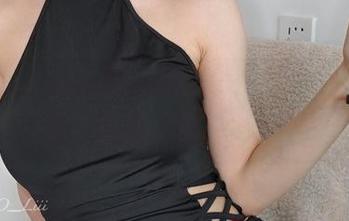 发条少女yoki的校园派对：高清写真集带你玩味校服的各种可能