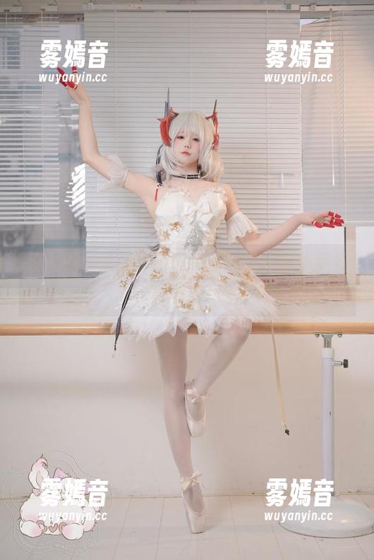 咬人小小兔 咬人小小兔带你游玩碧蓝航线,把华甲资源收好!