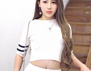 嗲囡囡 - 明亮牛仔与黑暗图库：欣欣Rubybaby的写真，是裤子在撒娇吗？
