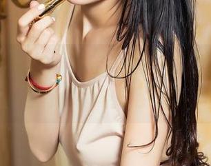 头条女神 - 在线直击李丽莎的泳池时刻，原图里有你想象不到的乐趣。