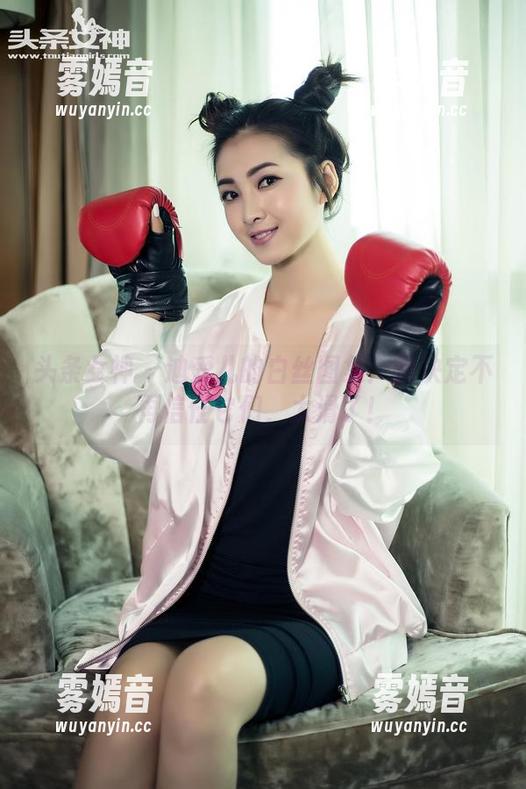 头条女神-迪爱儿 头条女神 - 迪爱儿的白丝图集:我决定不再信任它们,太滑了!