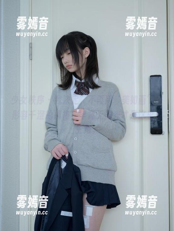 少女秩序-千澄 少女秩序 - 我决定,不再用‘美如画’去形容千澄的旗袍,毕竟无圣光才是这里的主角。