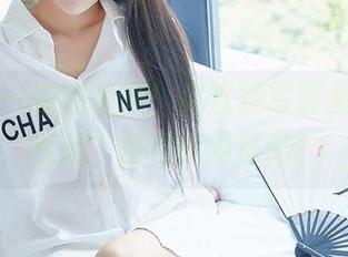 尤蜜荟 - 脑洞大开！何嘉颖写真里的幽“含情”福利你见过吗？