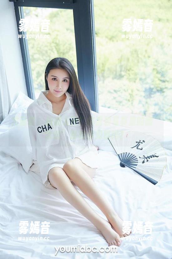 尤蜜荟-何嘉颖 尤蜜荟 - 脑洞大开!何嘉颖写真里的幽“含情”福利你见过吗?