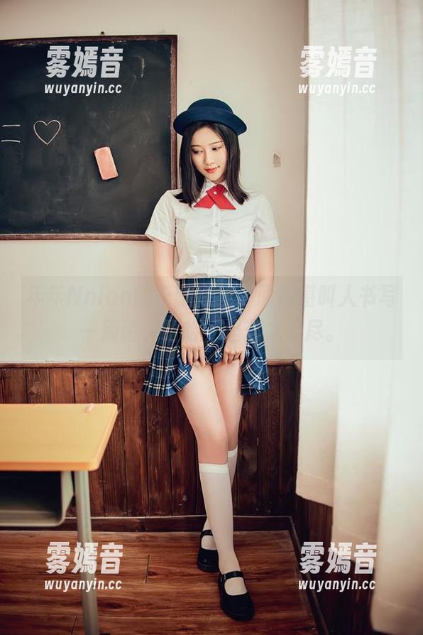 年年Nnian的长腿在线，原图堪叫人书写一篇诗，哈哈，但言之不尽。