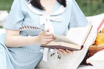 黑色内衣和是依酱吖的自由组合，免费写真带你扭转日常。