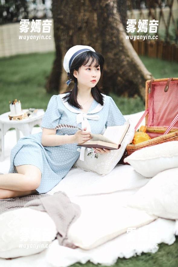 是依酱吖 黑色内衣和是依酱吖的自由组合,免费写真带你扭转日常。