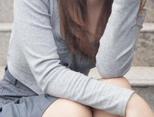 梦丝女神 - 玥玥的超市冒险：图库里的吃货少女，谁能抵挡她的诱惑？快来下载吧！