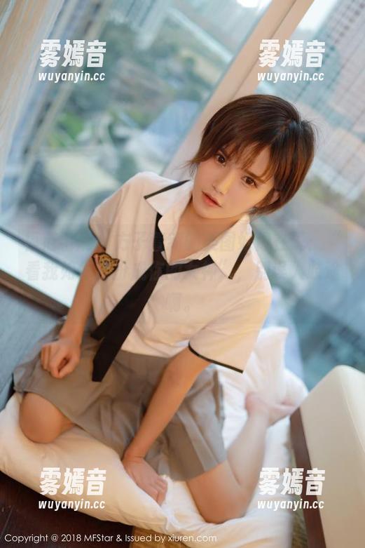 模范学院 - 方子萱新的美图好像在说：“看我如何打扮成你的女神”，别误入歧途啊。