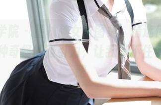 模范学院 - 董林越女友图集，精选传递出的一种奇怪的吸引力，让我忍不住多看几眼