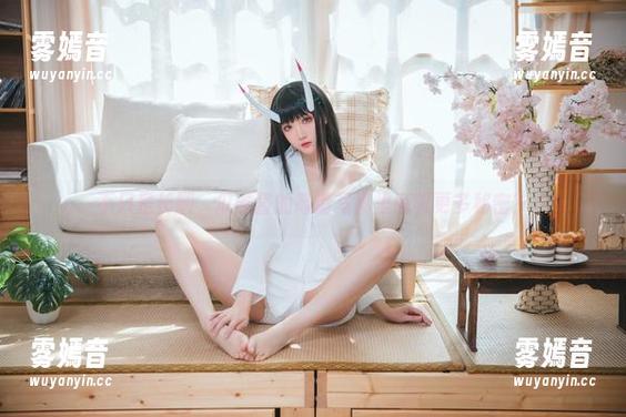 瓜希酱 不只是长腿,瓜希酱的高清写真里藏着更多秘密?