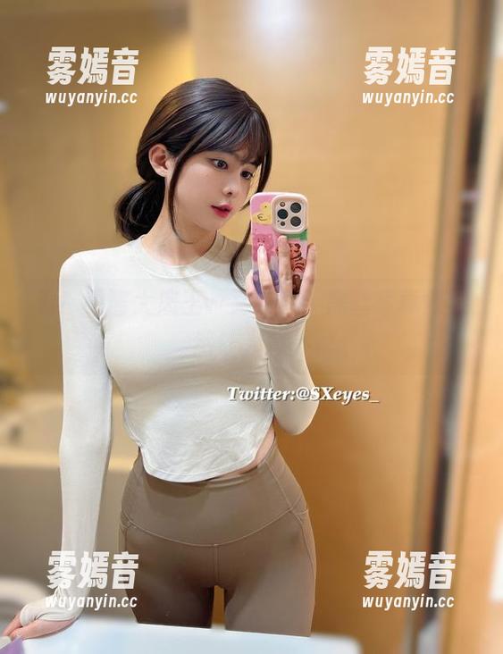 看！眼酱大魔王w又来了，黑丝写真集果然让人意外