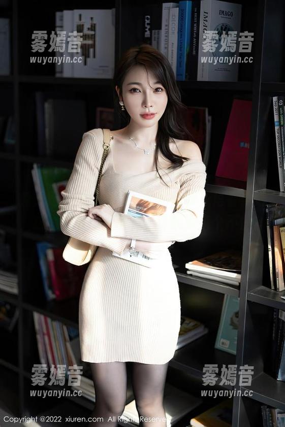 秀人网 - 从Cherry樱桃酱的视角看学姐，这原图实在太魔性，让我琢磨个不停。