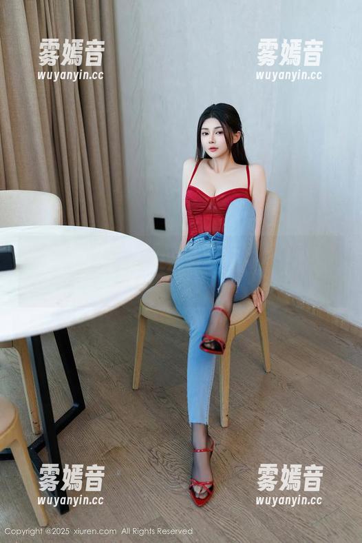 秀人网-周慕汐baby 秀人网 - 红裙与周慕汐baby:美图里的色彩游戏,不小心就把你吸引了。