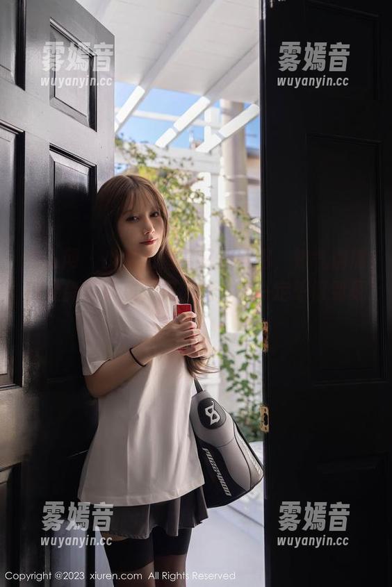 秀人网 - 少女心雪雪又放大招，姐气满满的最新写真集，相信我，你一定想得到更多！