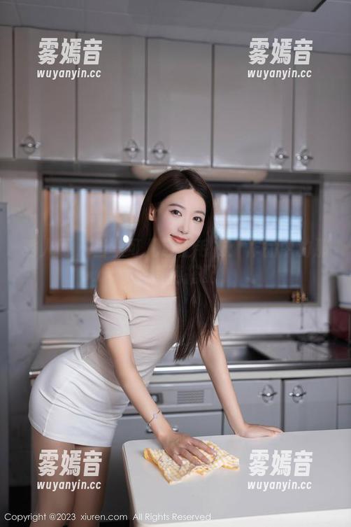 秀人网 - 当李可儿遇上毛衣：作品中的那些奇葩搭配