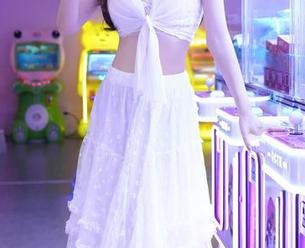 秀人网 - 果儿Victoria要我下载这天使作品，我内心小剧场直飙：到底能带来什么诡异云安排？
