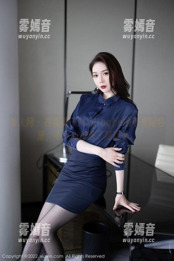 秀人网-糯美子MINIbabe 秀人网 - 在糯美子MINIbabe的可爱图包里,不小心掉进了糖罐子。