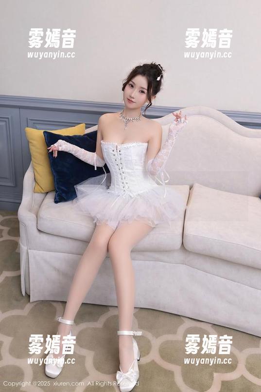 秀人网 - 全套将你的审美拉满的美七吊带图集：小心心脏哦，别太激动！
