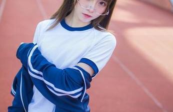 绮太郎kitaro私拍写真：圣诞萌女郎，逼着我给她打分，不等我说话！