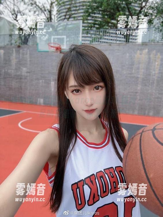 哈哈哈，腐团儿Ikaros最新JK图片，十足的反差萌，你怎么看？