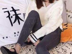 袜啵啵 - 小沫又来了！校服裤里的丝，免费原图不看我真不推荐！