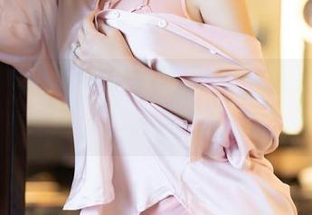 语画界 - 少女聊聊：徐莉芝Booty的泳池套图精选，哪一张让你心神荡漾？