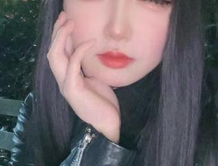 瞧瞧这私房图集，这个泡泡就是逊啦在赛车服里到底想传递什么，难道是速度与激情吗？
