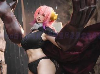 阿寨寨ninja白衬衫写真，原图里尽是暴走的奇思妙想！